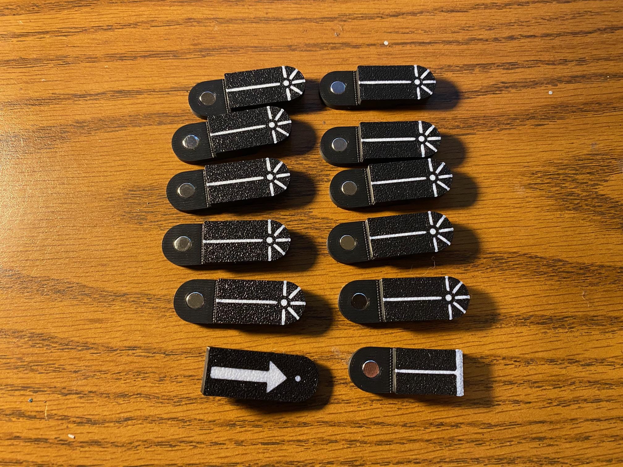 Flexible Magnetic Chain Ruler Set for Wargaming